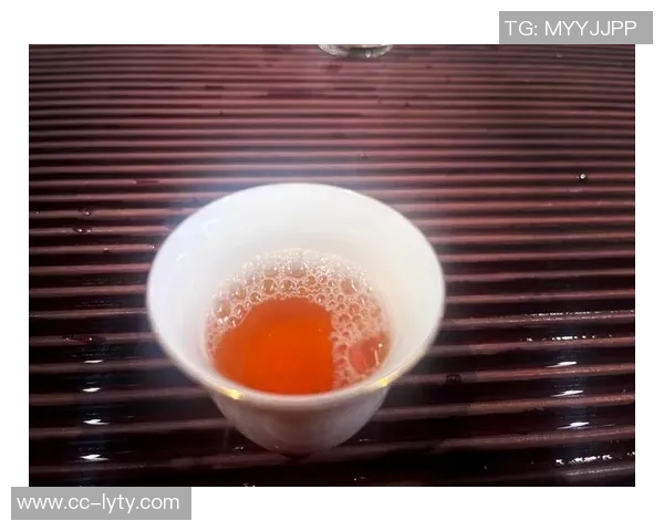 斯科尔斯艾特利马转变话题为表现喝茶不加糖的幽默瞬间